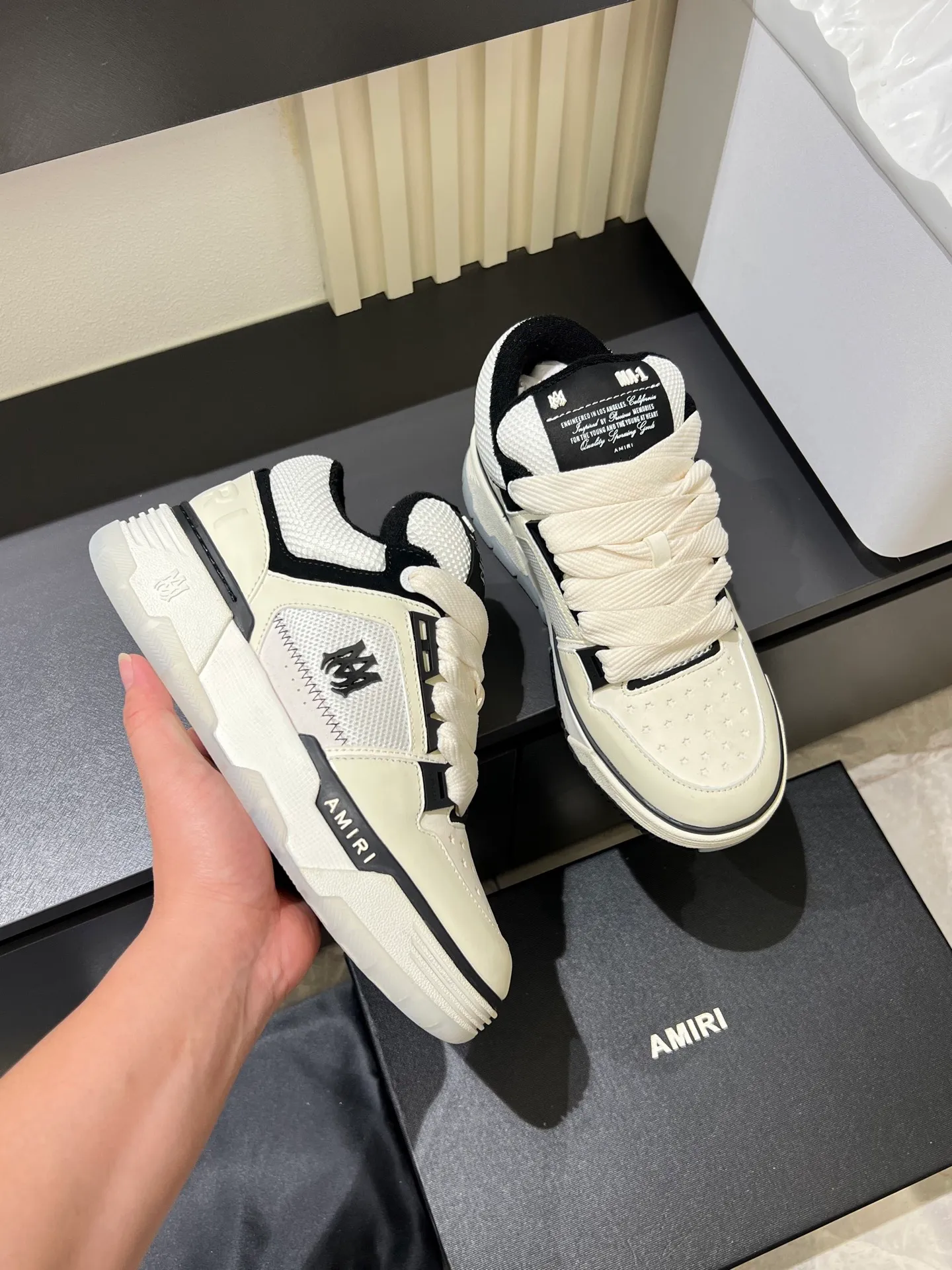 Men's shoes 💰p680 [AMIRI] 2025 spring and summer series new sneakers, new 🆕 bread shoes, bread shoes have a very special big tongue design, thickened outsole, rounded toe, oversized rubber sole and perforated star details, whoever wears them will look better! The appearance is responsible, the feet are retro and handsome! Size: 38-45